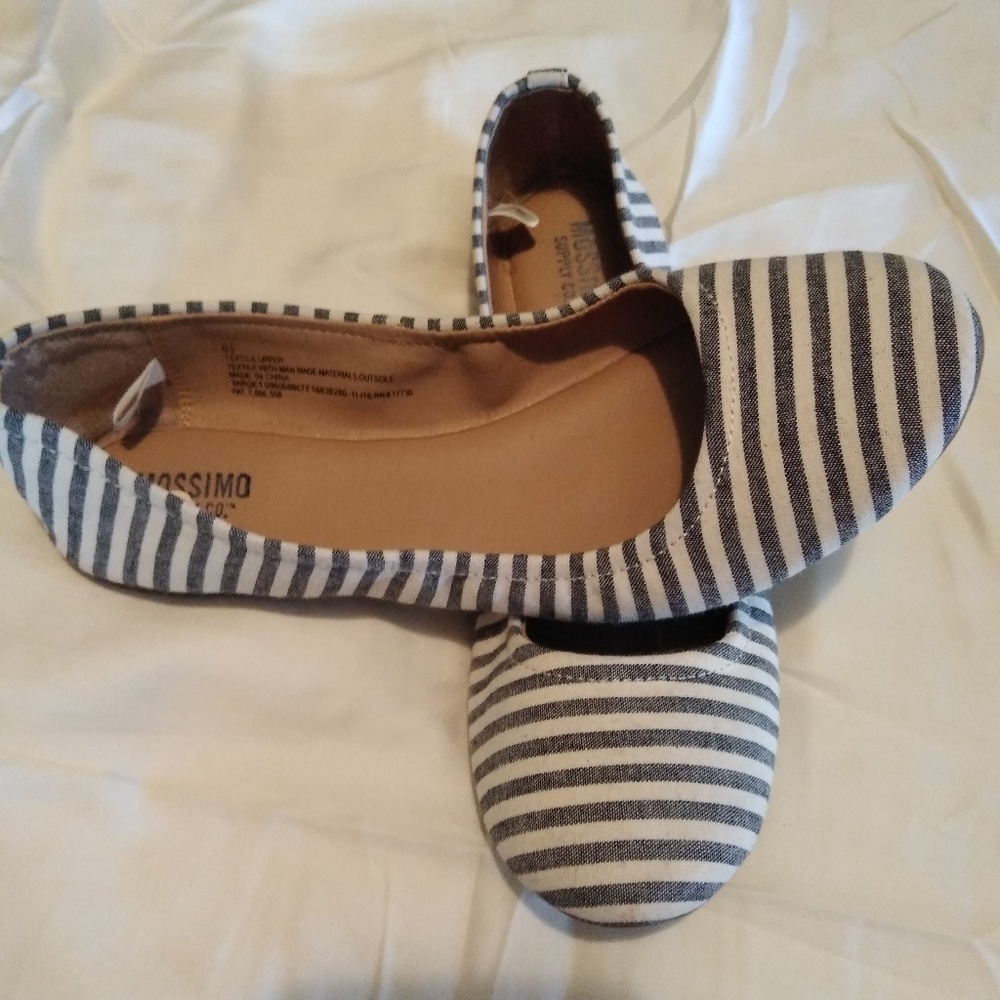 Mossimo navy striped ballet flats size 6.5